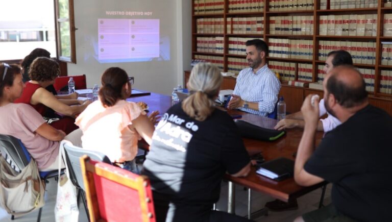 Los comercios y hosteleros de Adra se ponen al día sobre Veri*Factu